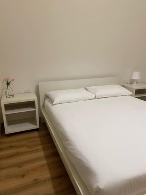 La Casa Di Amalia Apartment Ро Екстериор снимка